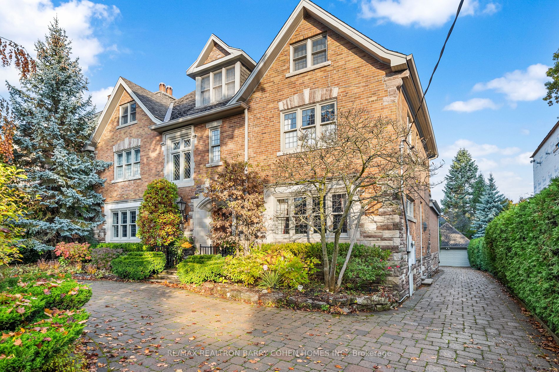 253 Dunvegan Rd