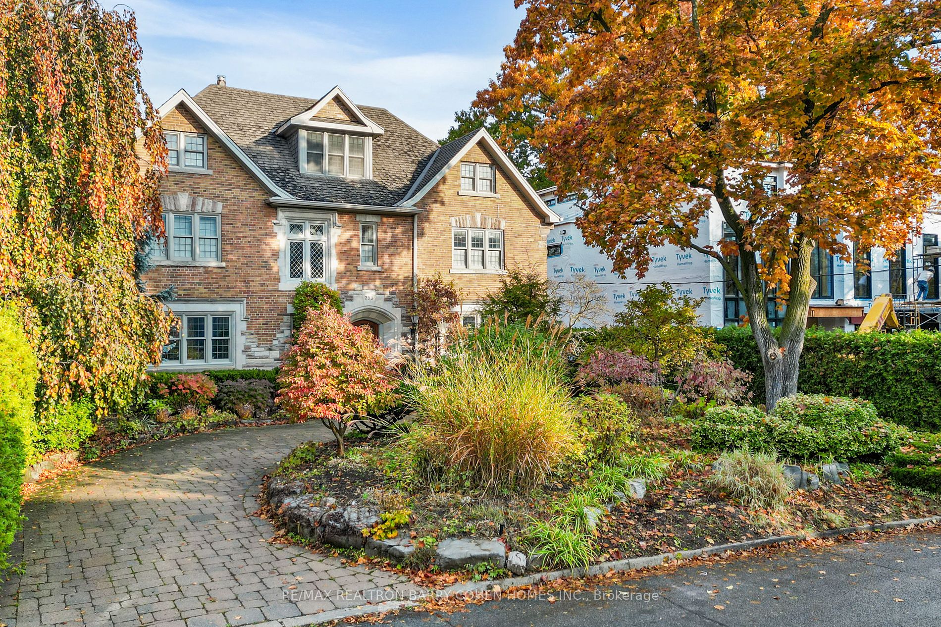 253 Dunvegan Rd