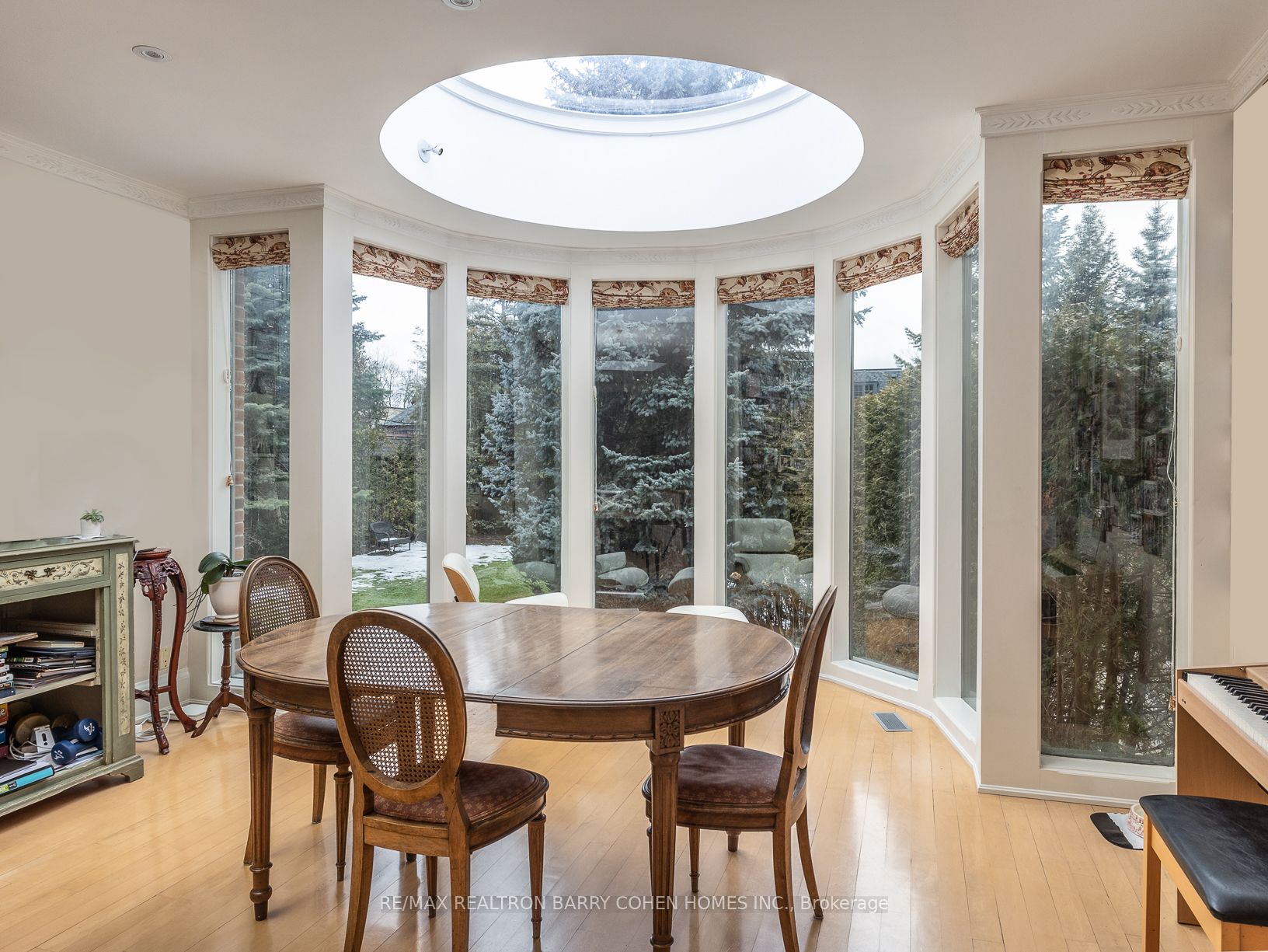 253 Dunvegan Rd