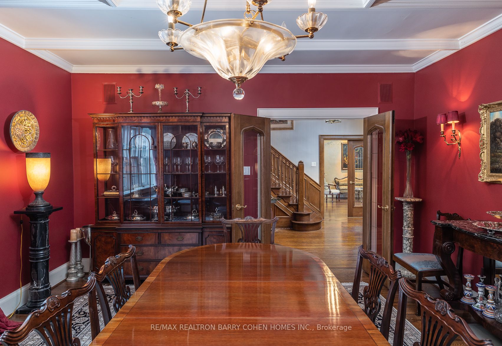 253 Dunvegan Rd