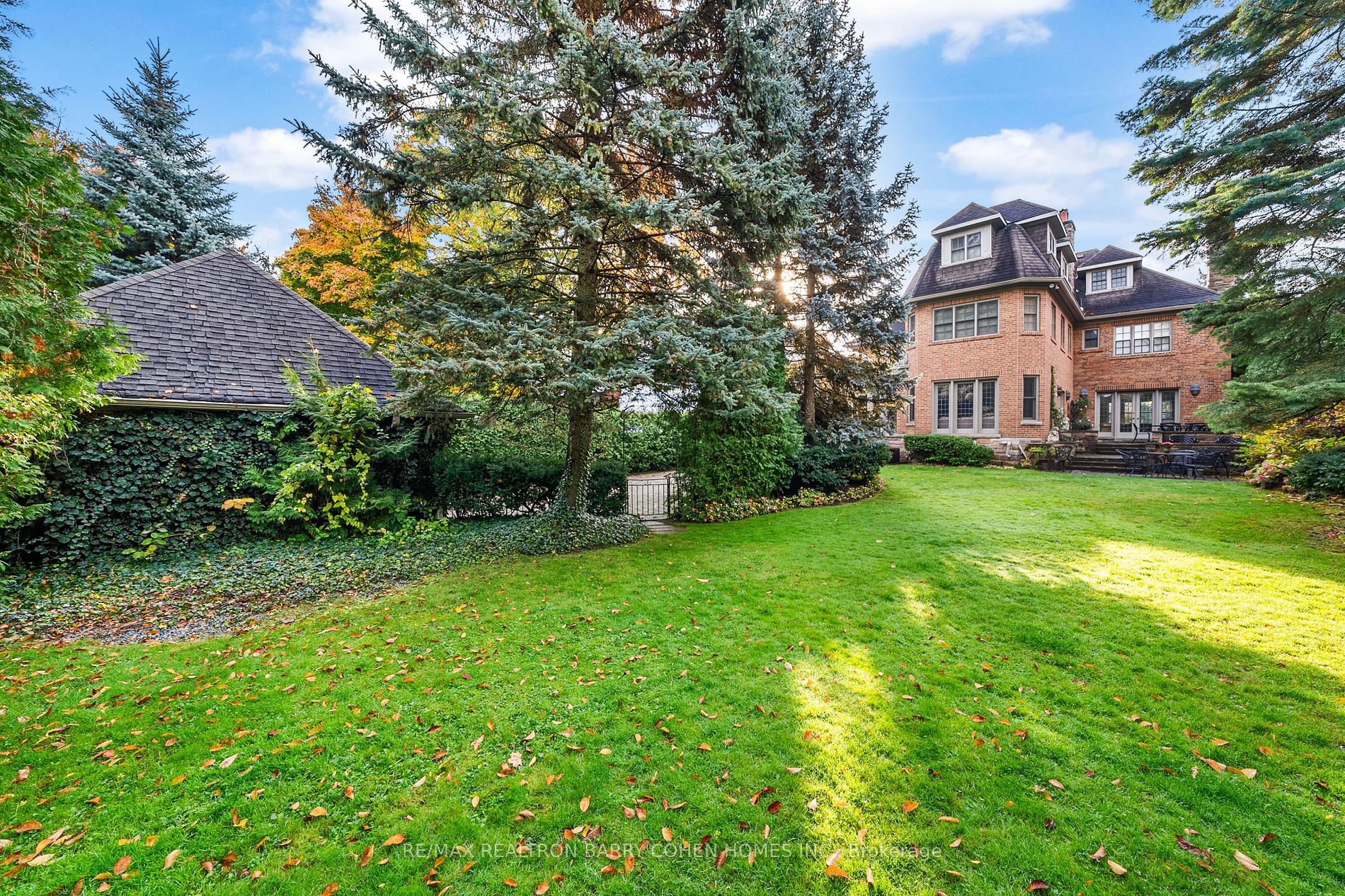 253 Dunvegan Rd