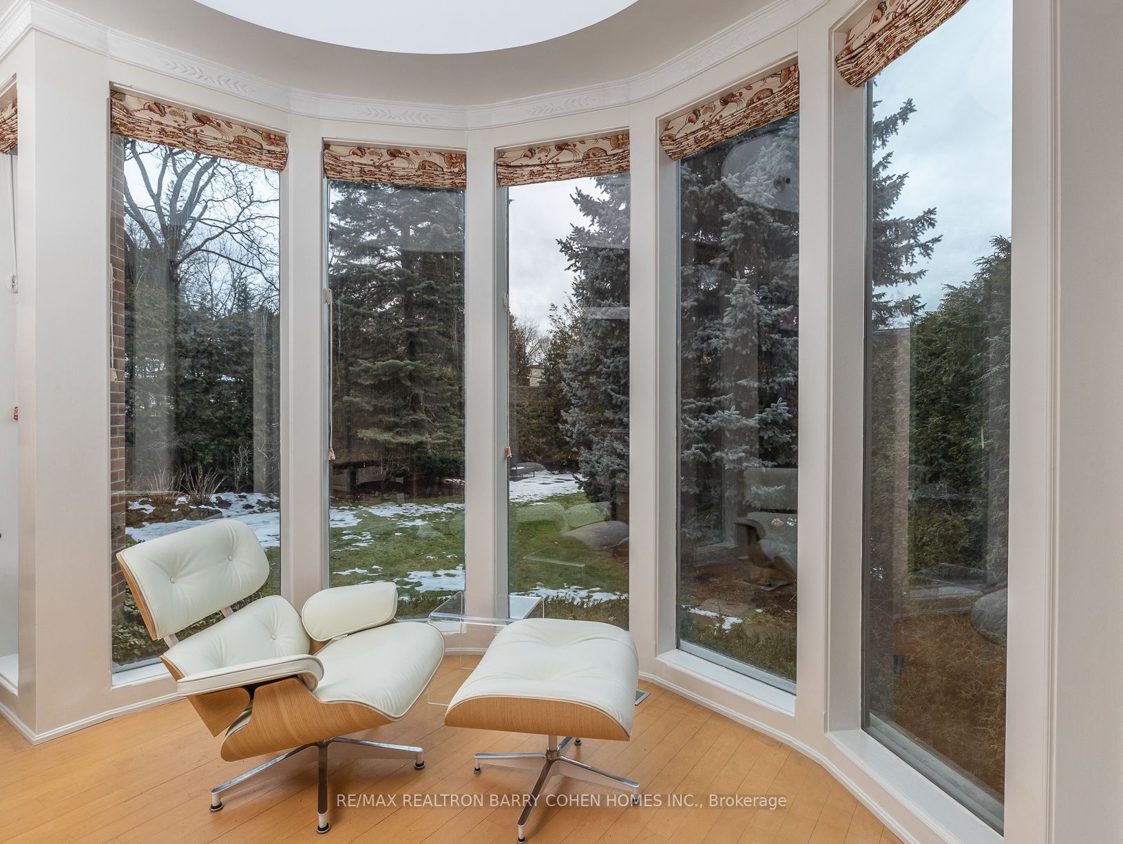 253 Dunvegan Rd