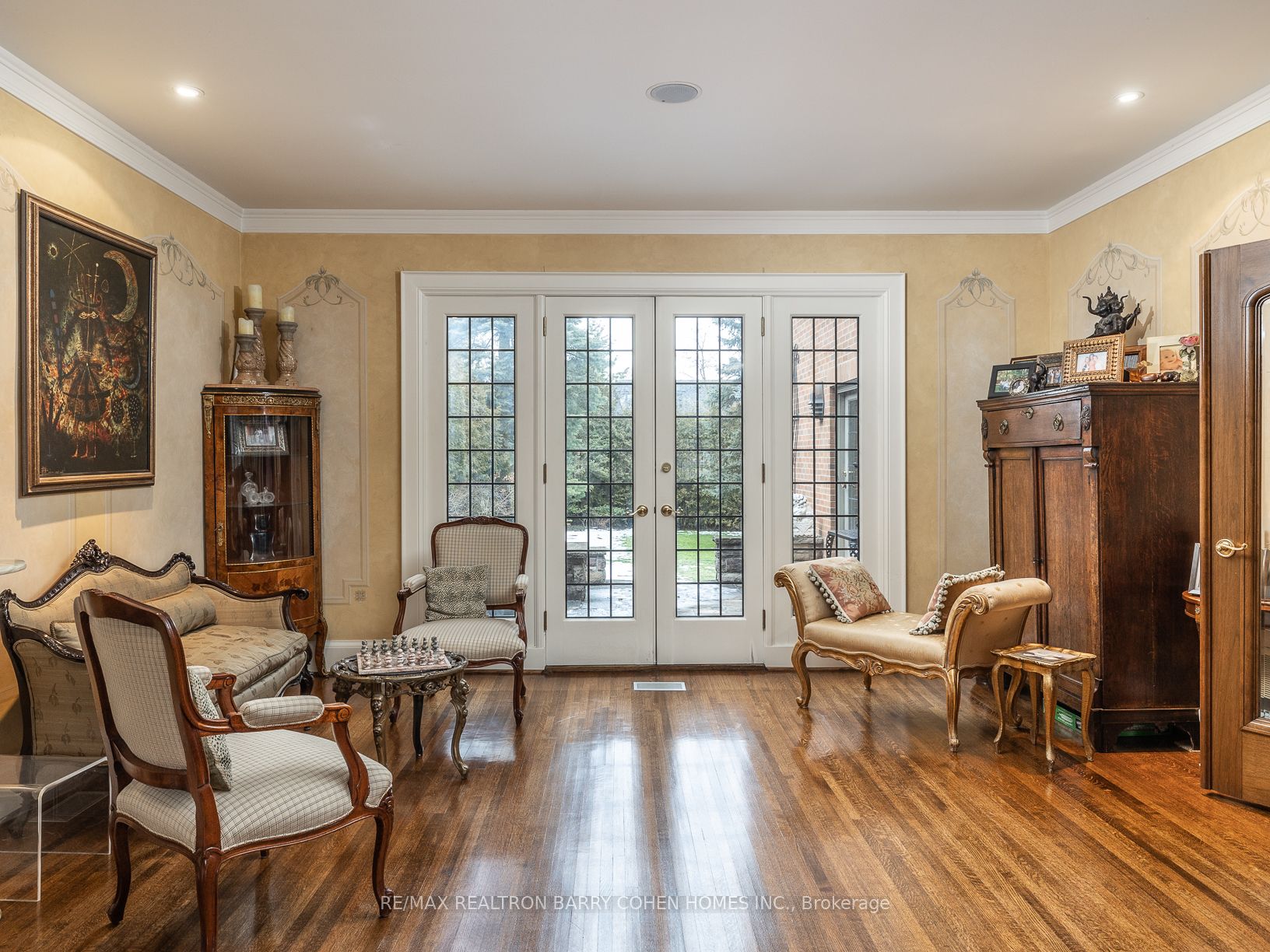 253 Dunvegan Rd