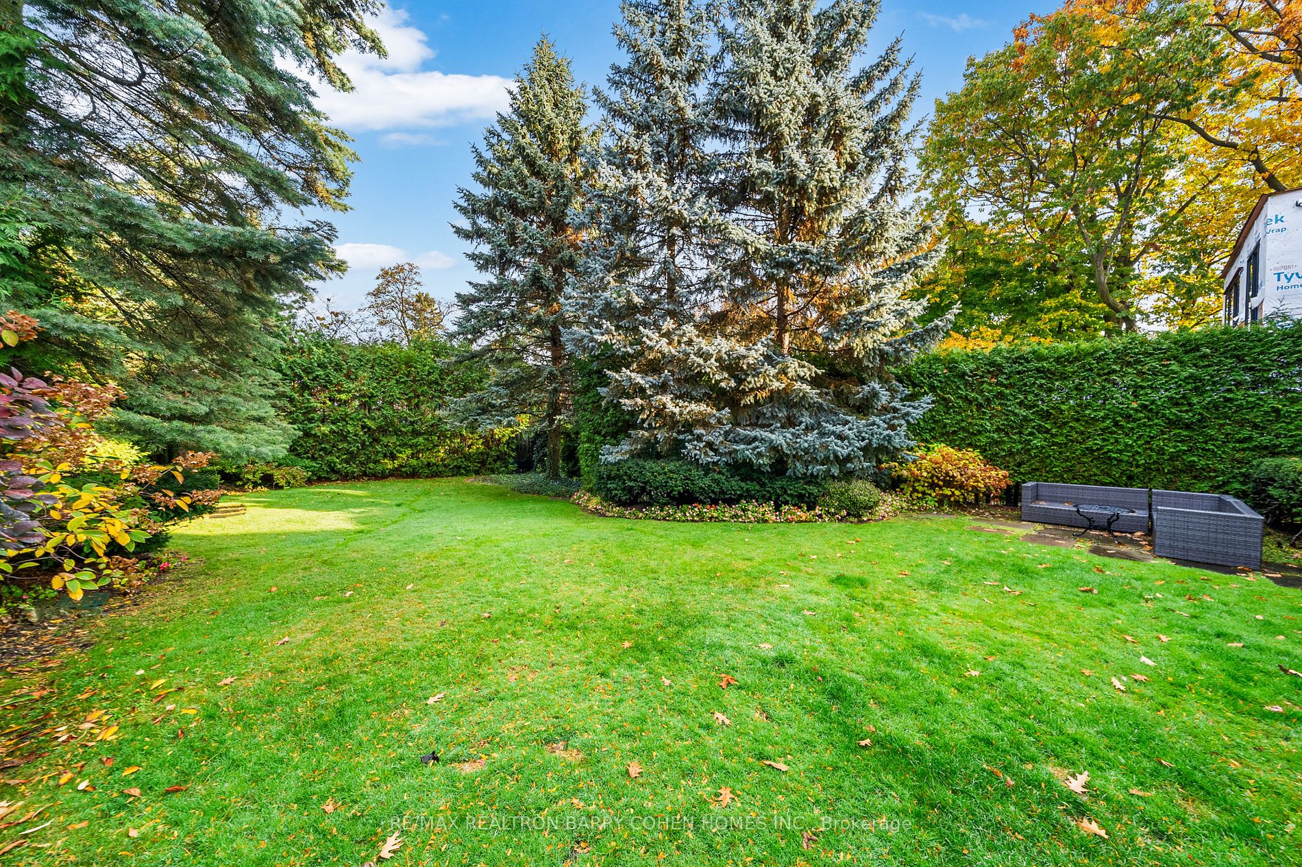 253 Dunvegan Rd