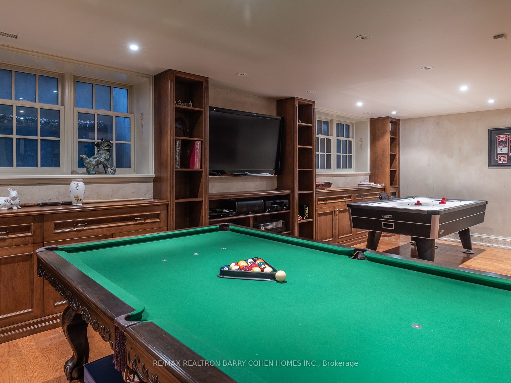 253 Dunvegan Rd