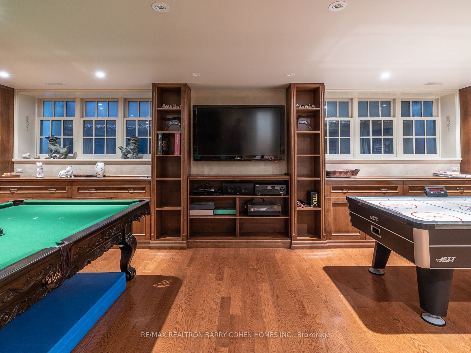 253 Dunvegan Rd