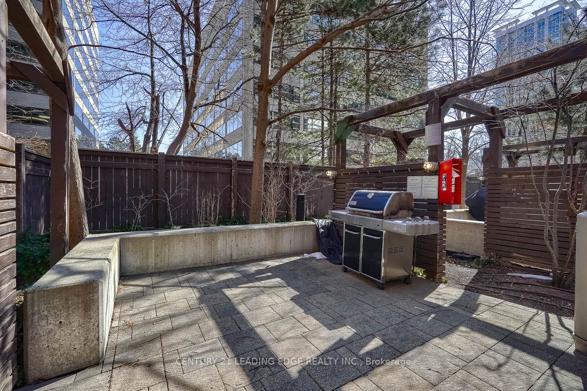 33 Sheppard Ave E, #910