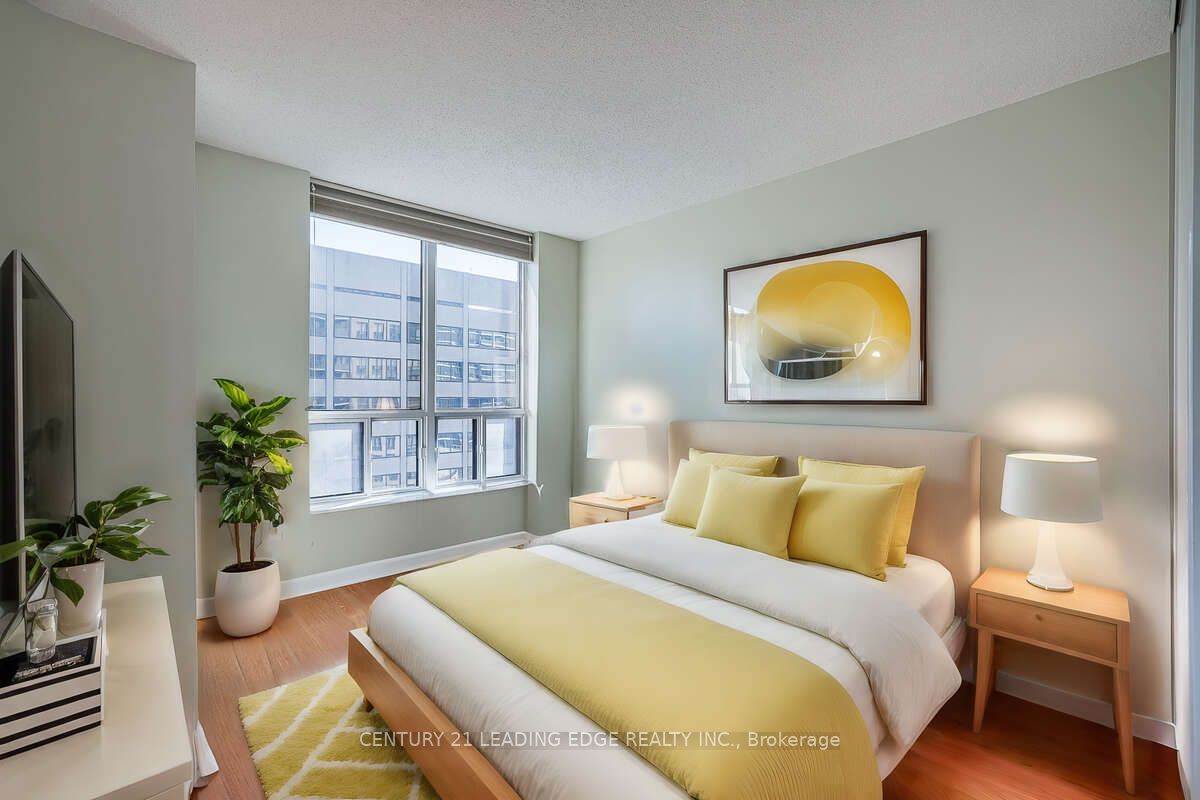 33 Sheppard Ave E, #910