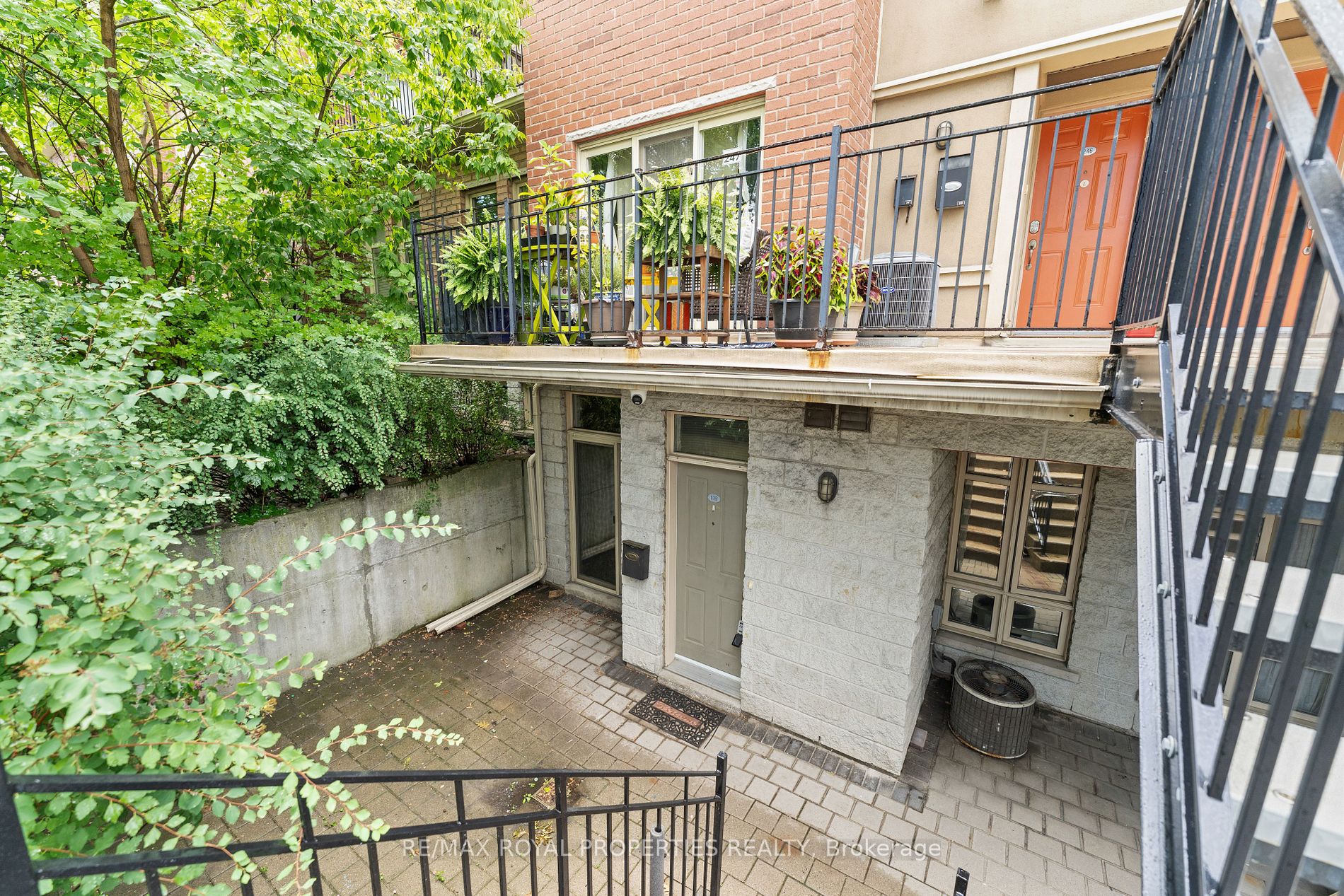1496 Victoria Park Ave, #119