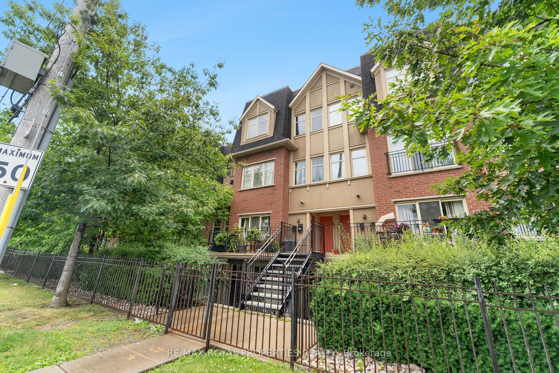 1496 Victoria Park Ave, #119