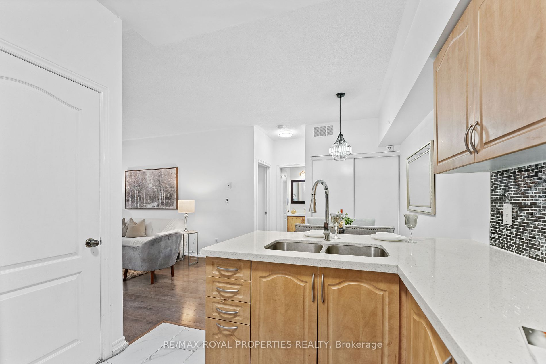 1496 Victoria Park Ave, #119