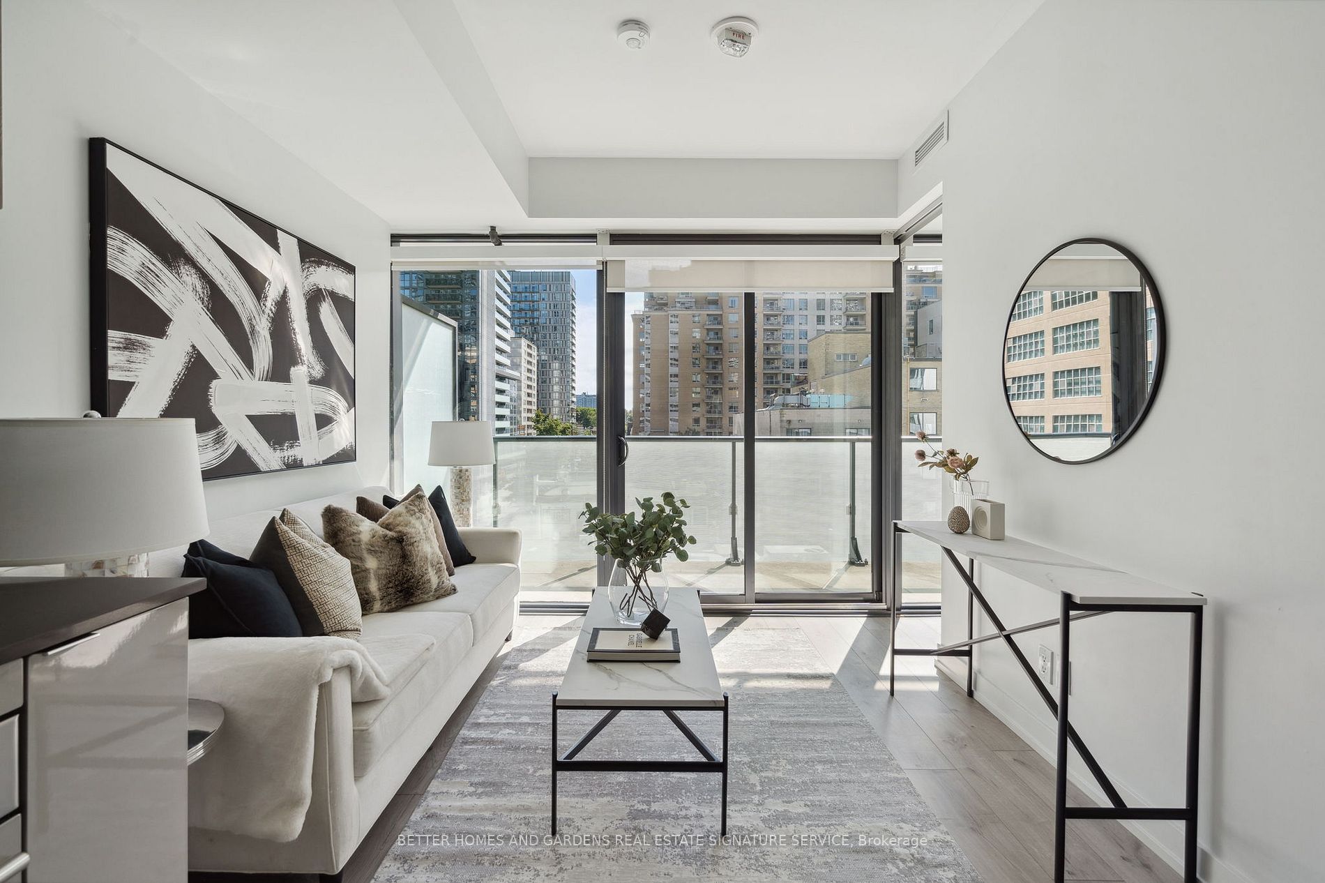 161 Roehampton Ave, #515
