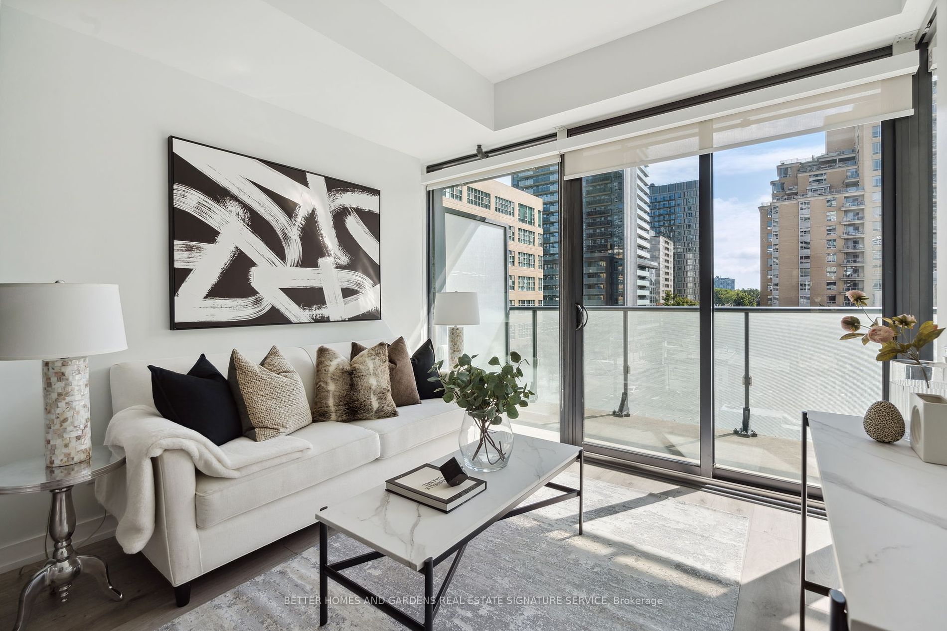 161 Roehampton Ave, #515