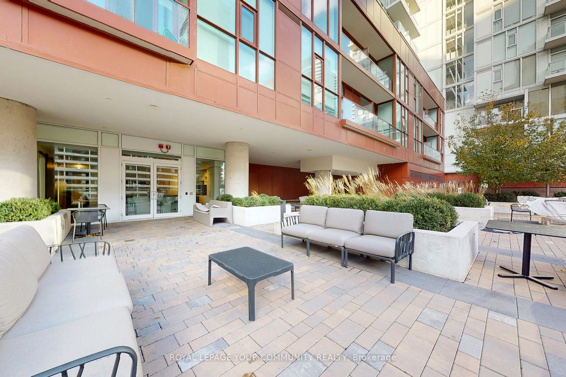 33 Helendale Ave, #1713