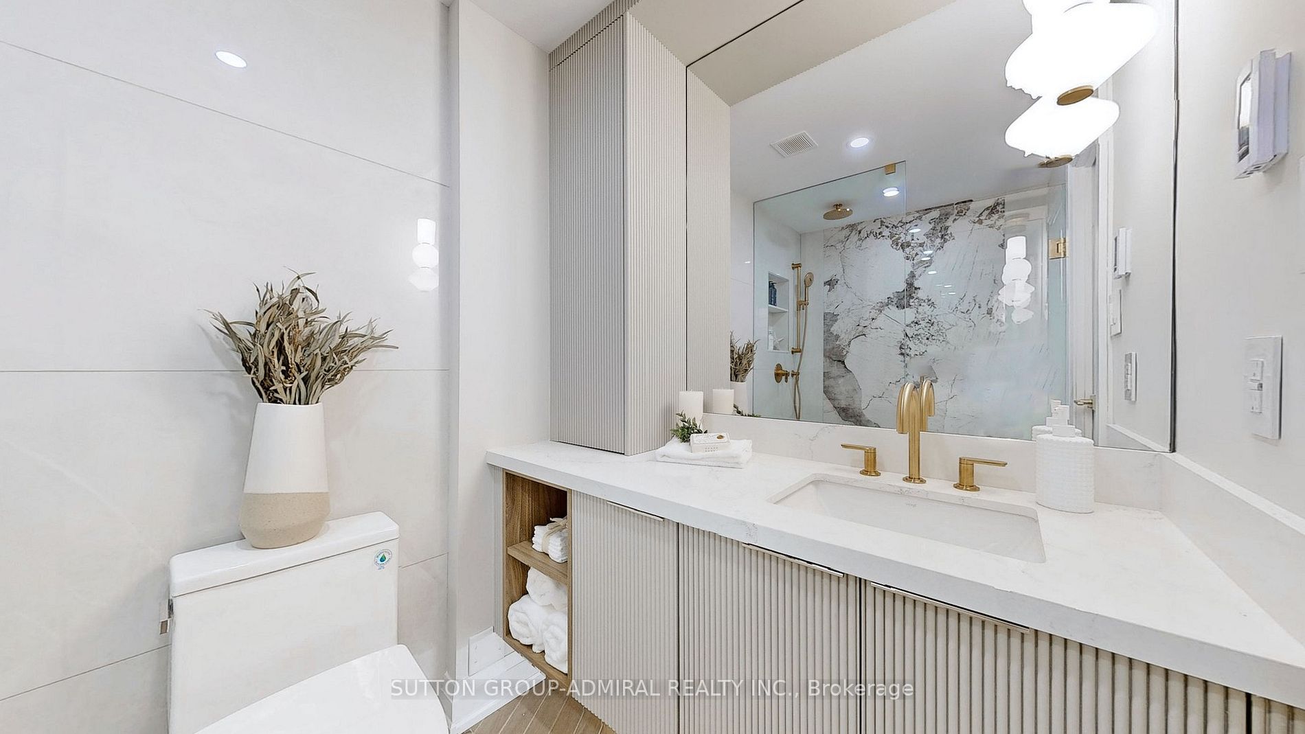 616 Avenue Rd, #602