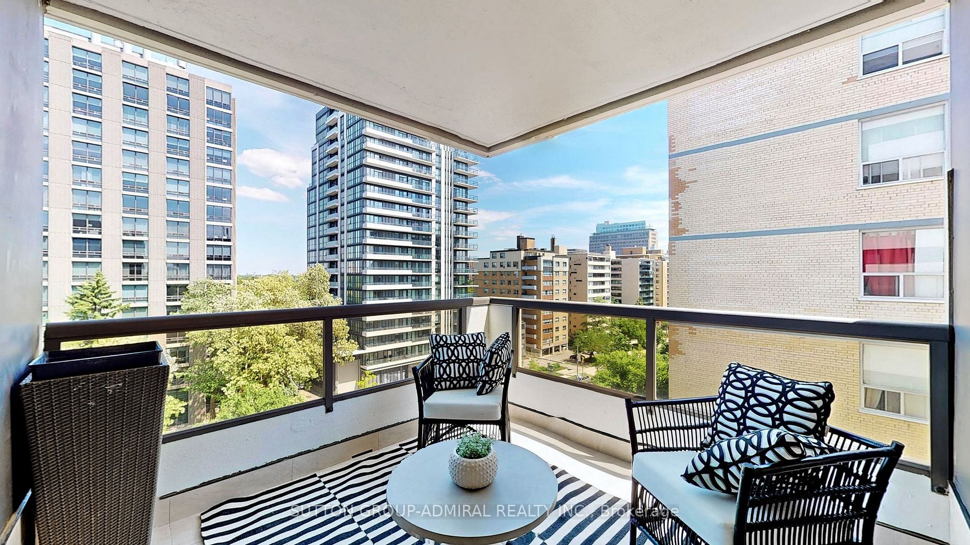 616 Avenue Rd, #602