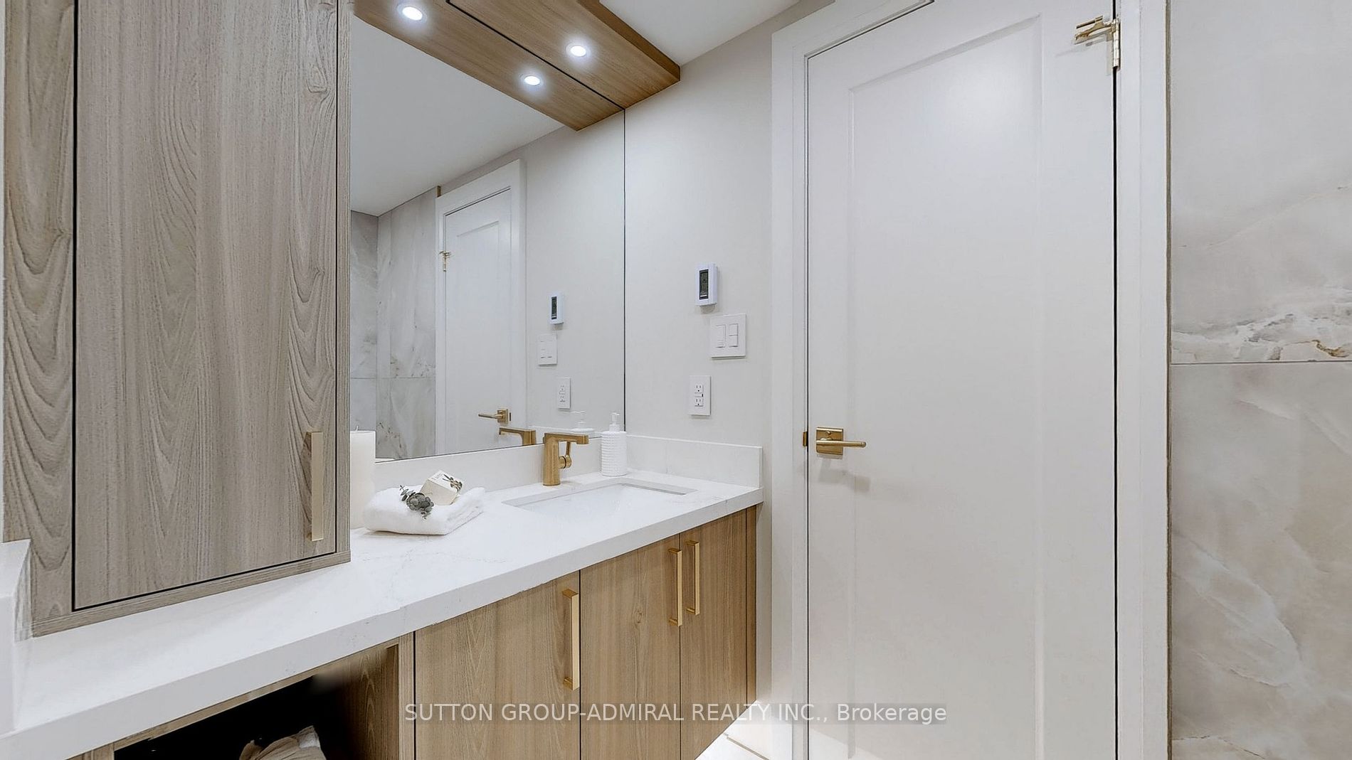 616 Avenue Rd, #602