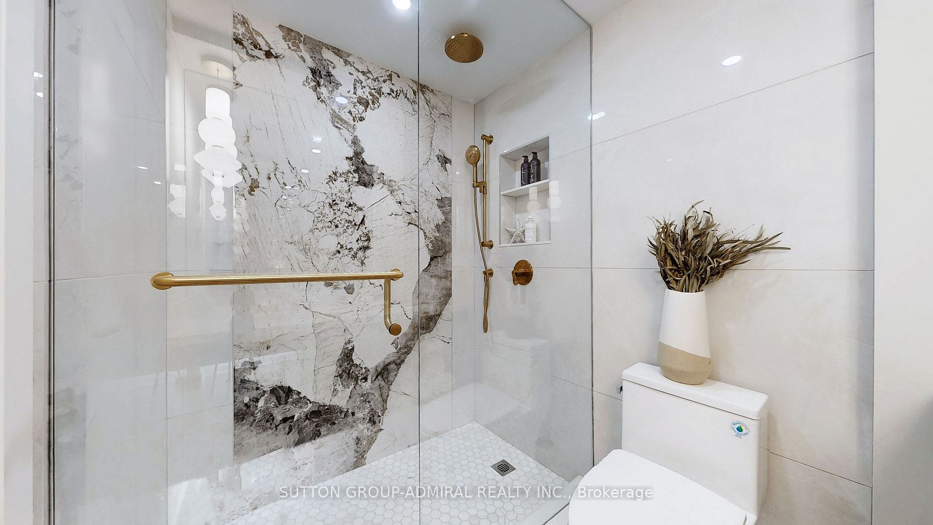 616 Avenue Rd, #602