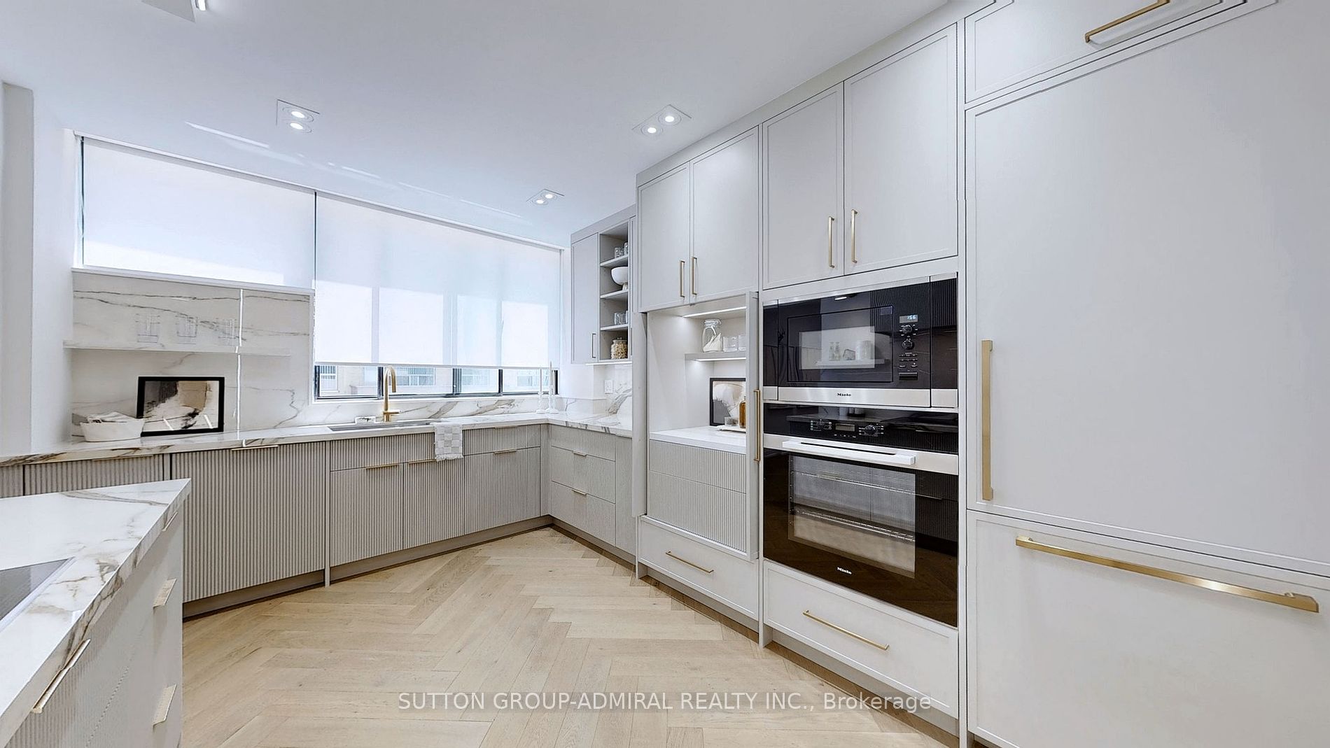 616 Avenue Rd, #602