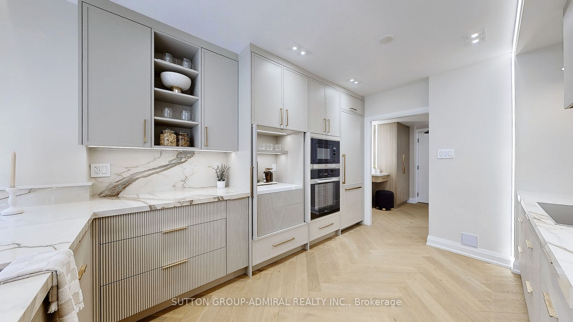 616 Avenue Rd, #602