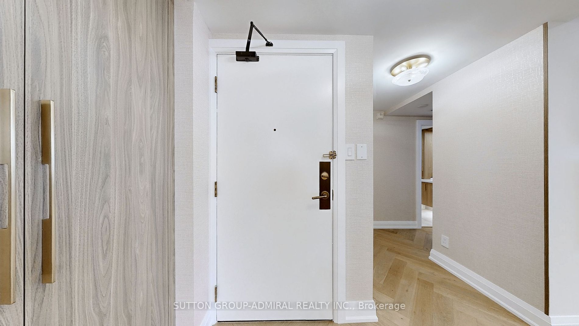 616 Avenue Rd, #602