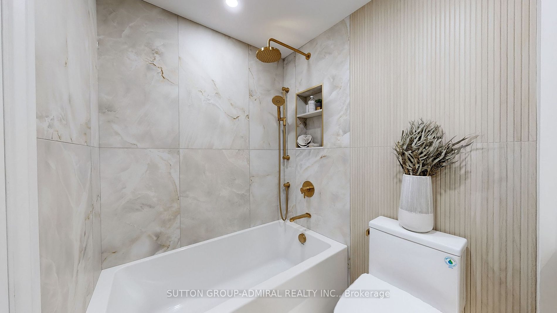 616 Avenue Rd, #602