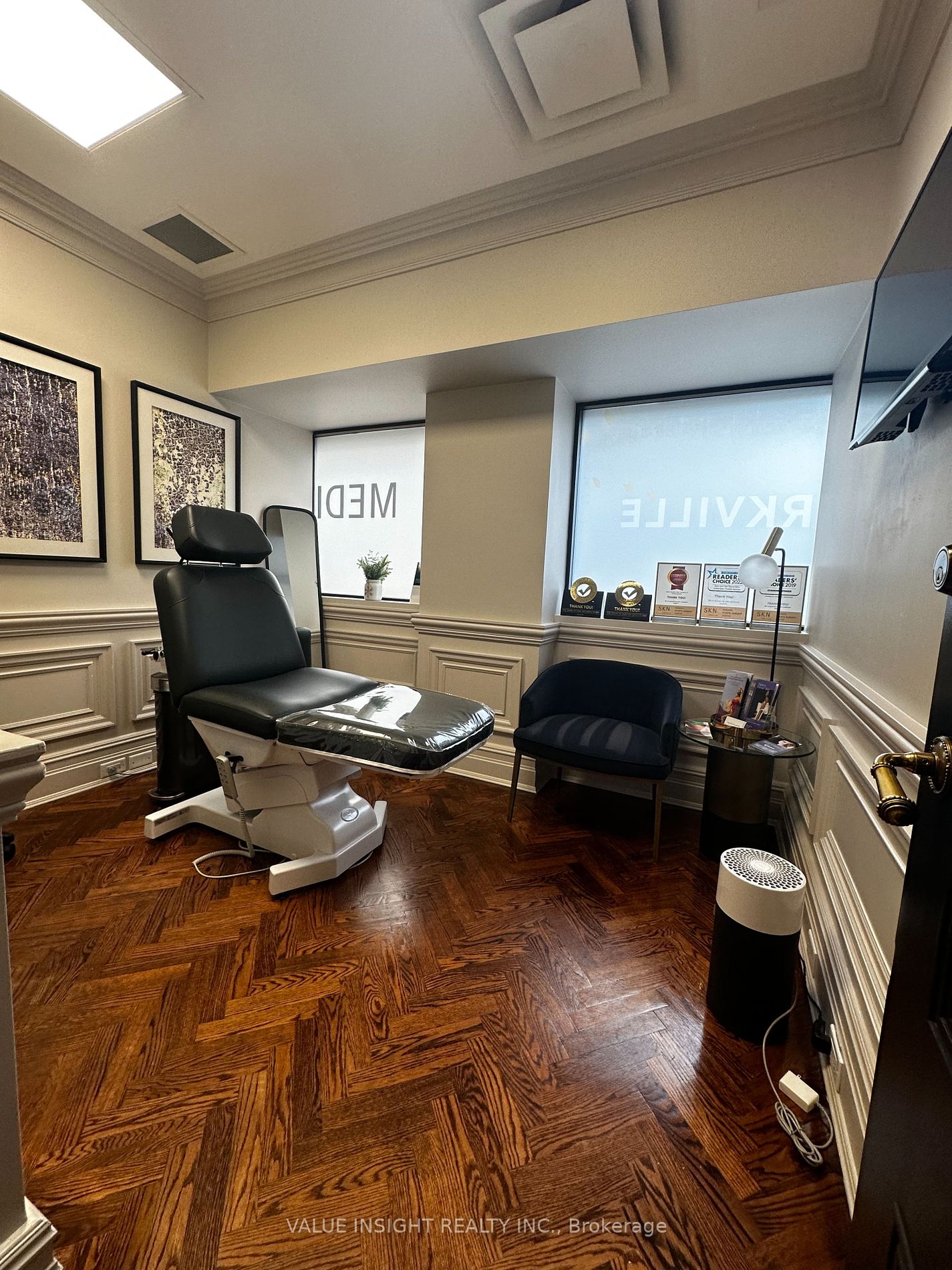 199 Avenue Rd, #Unit 2D