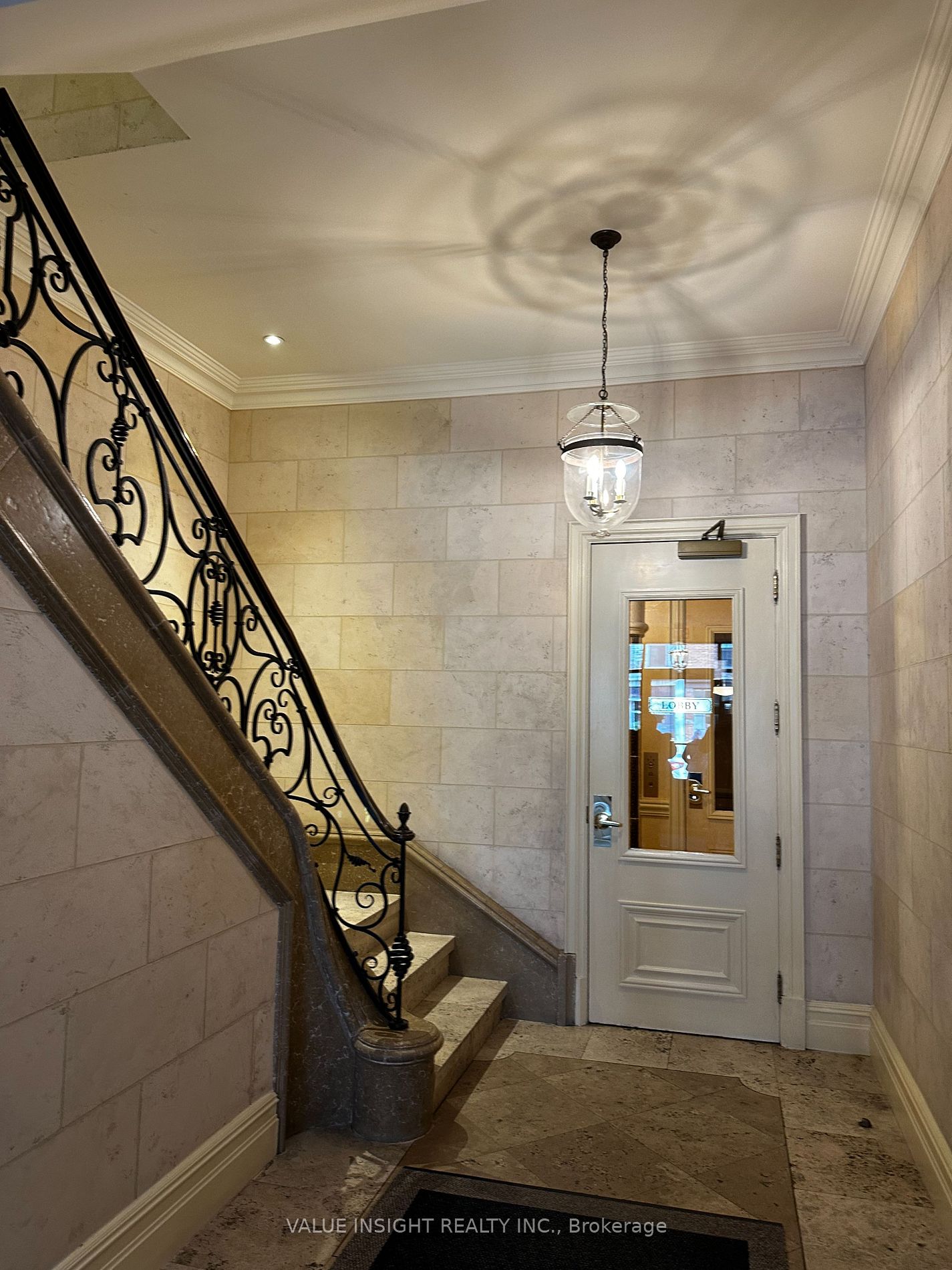 199 Avenue Rd, #Unit 2D