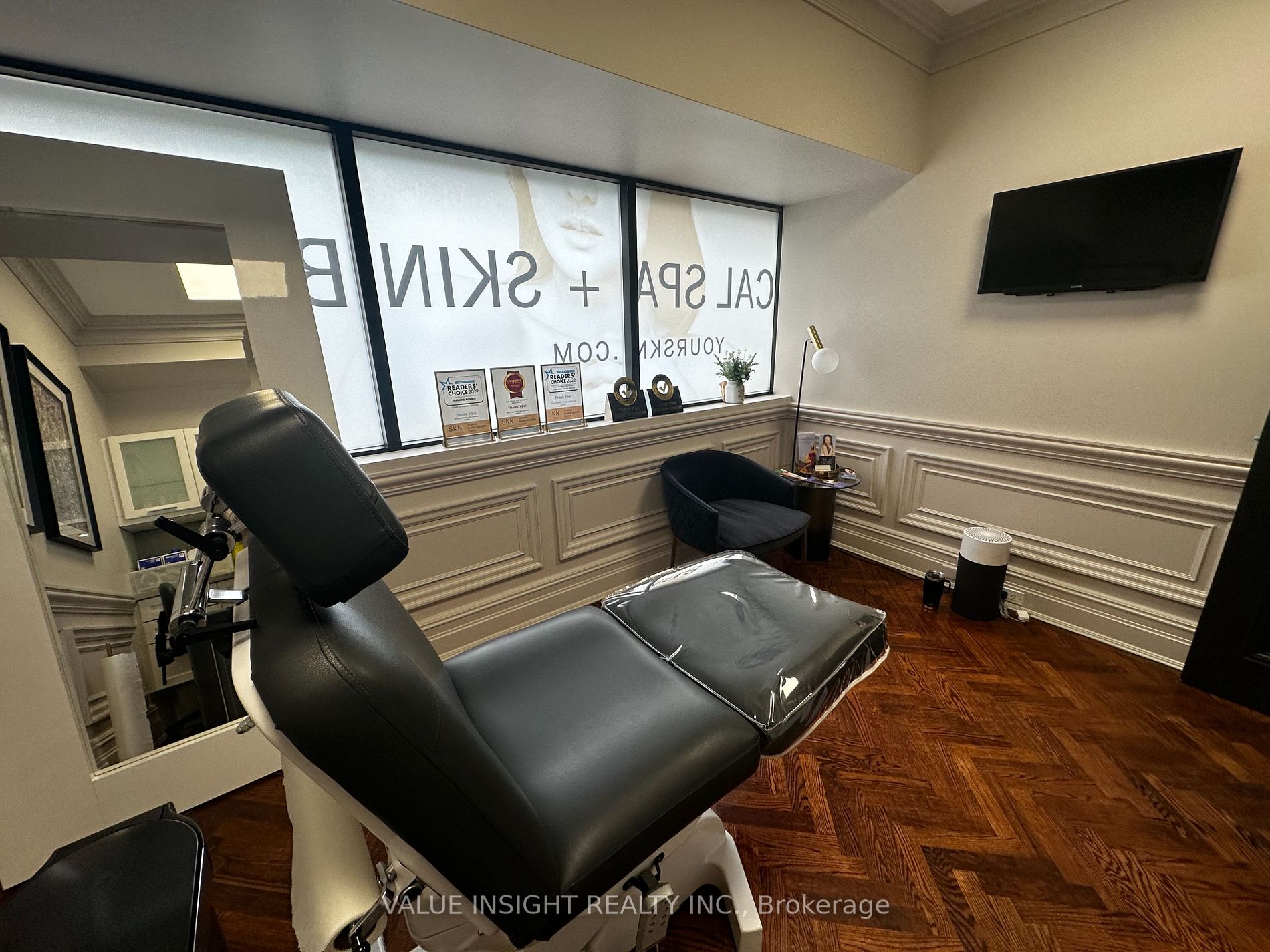 199 Avenue Rd, #Unit 2D
