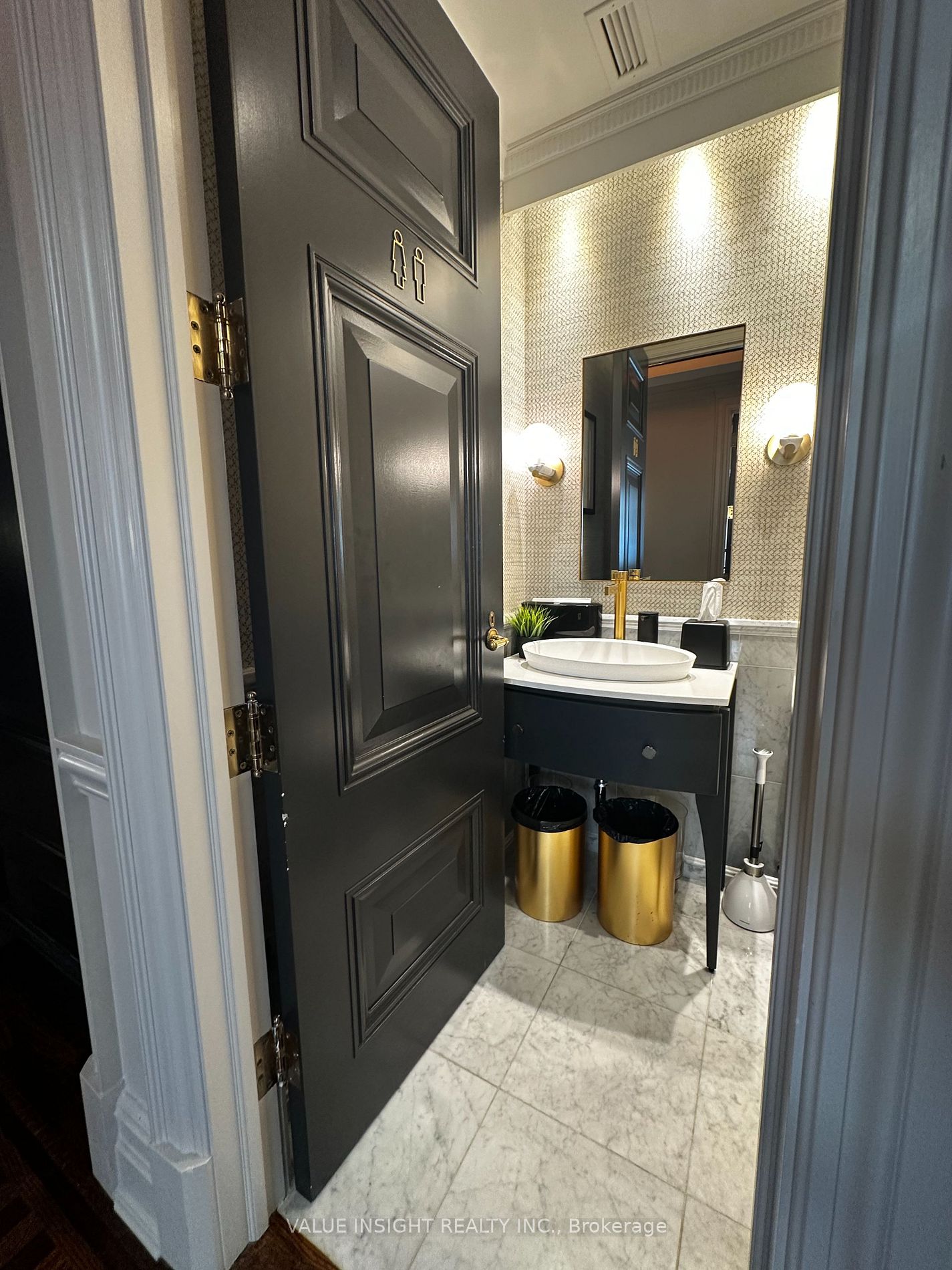 199 Avenue Rd, #Unit 2D
