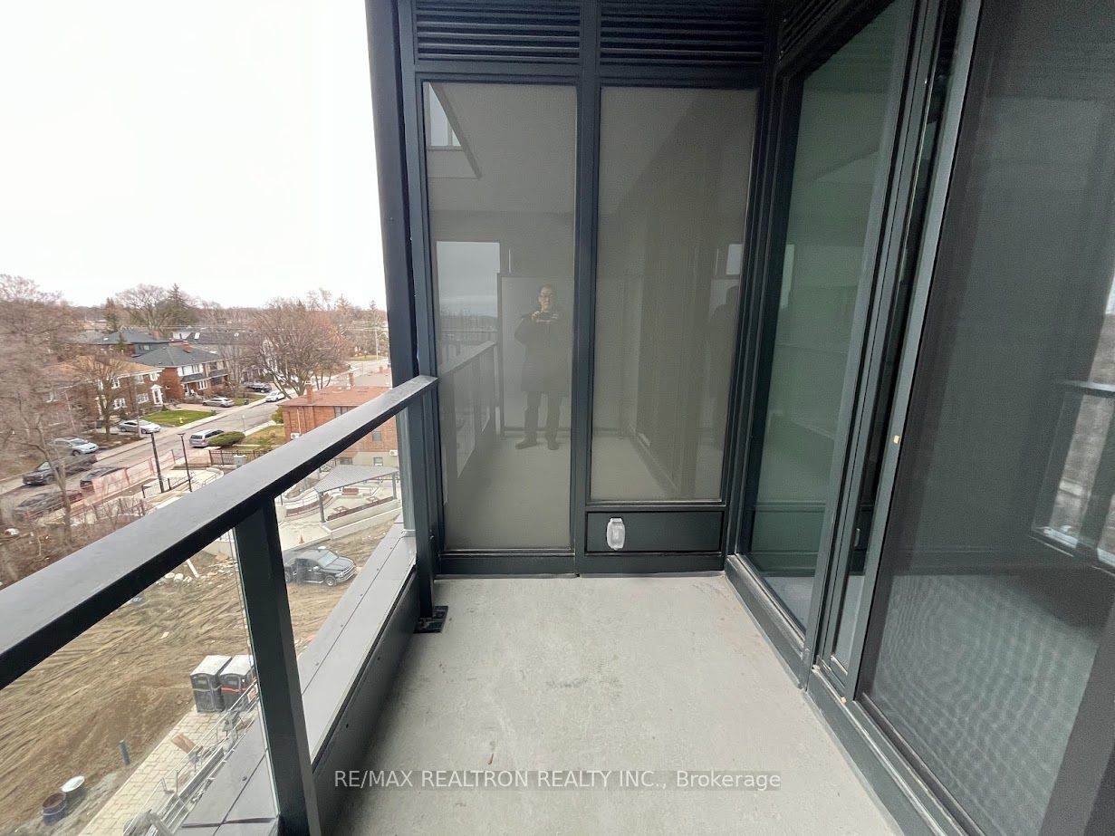250 Lawrence Ave W, #601