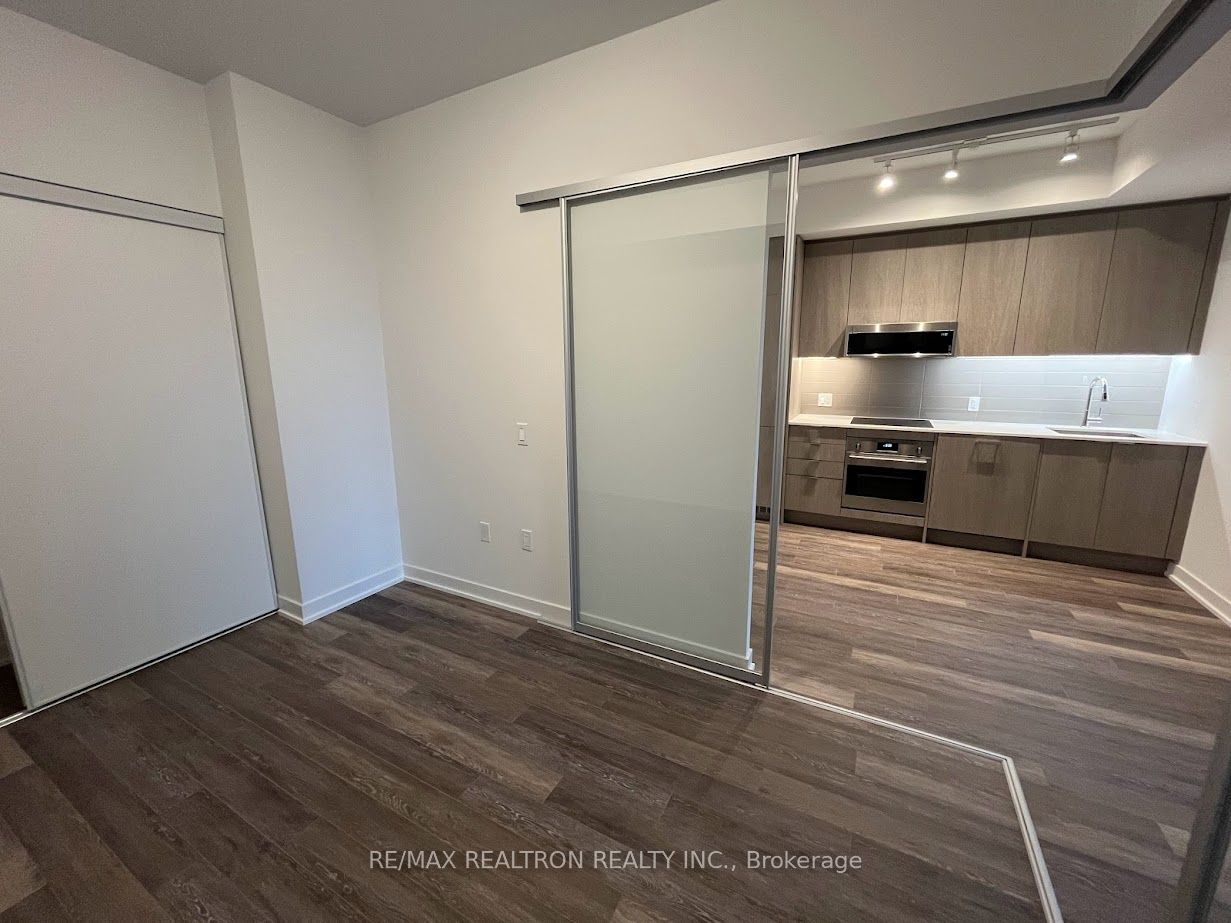 250 Lawrence Ave W, #601