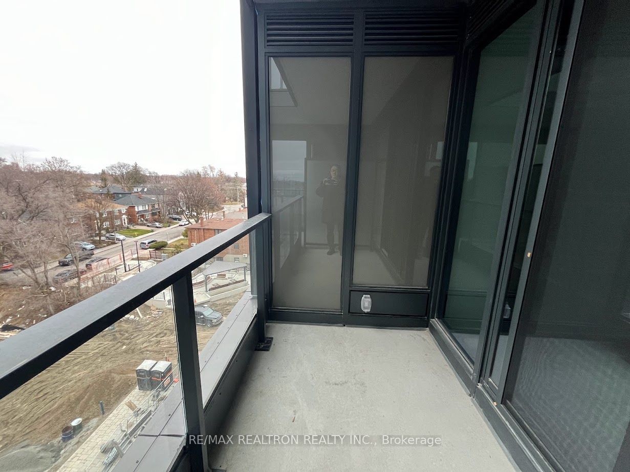 250 Lawrence Ave W, #601