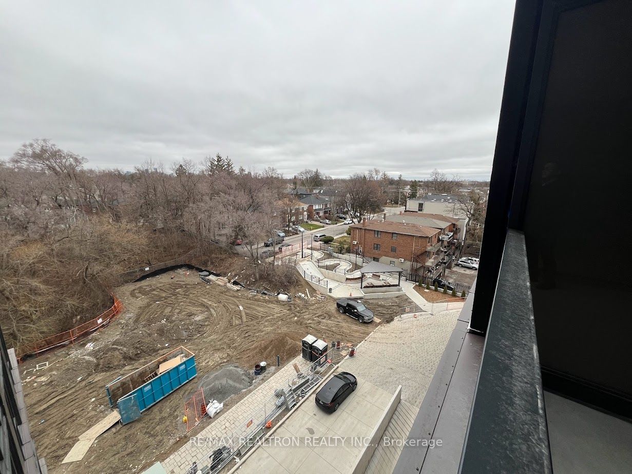 250 Lawrence Ave W, #601
