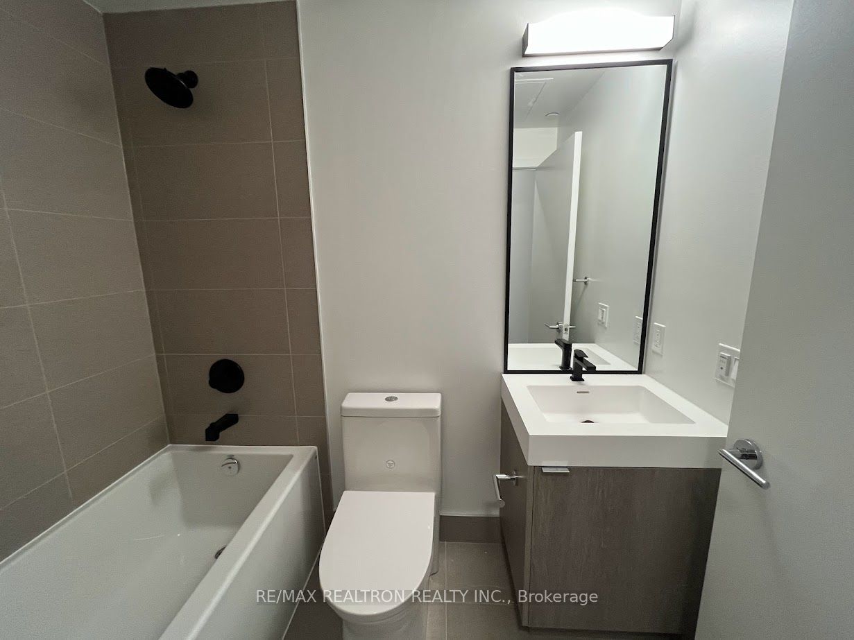 250 Lawrence Ave W, #601