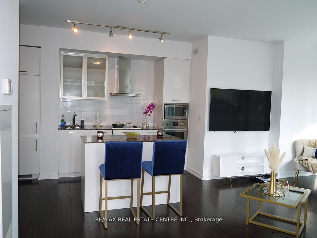 12 York St, #302