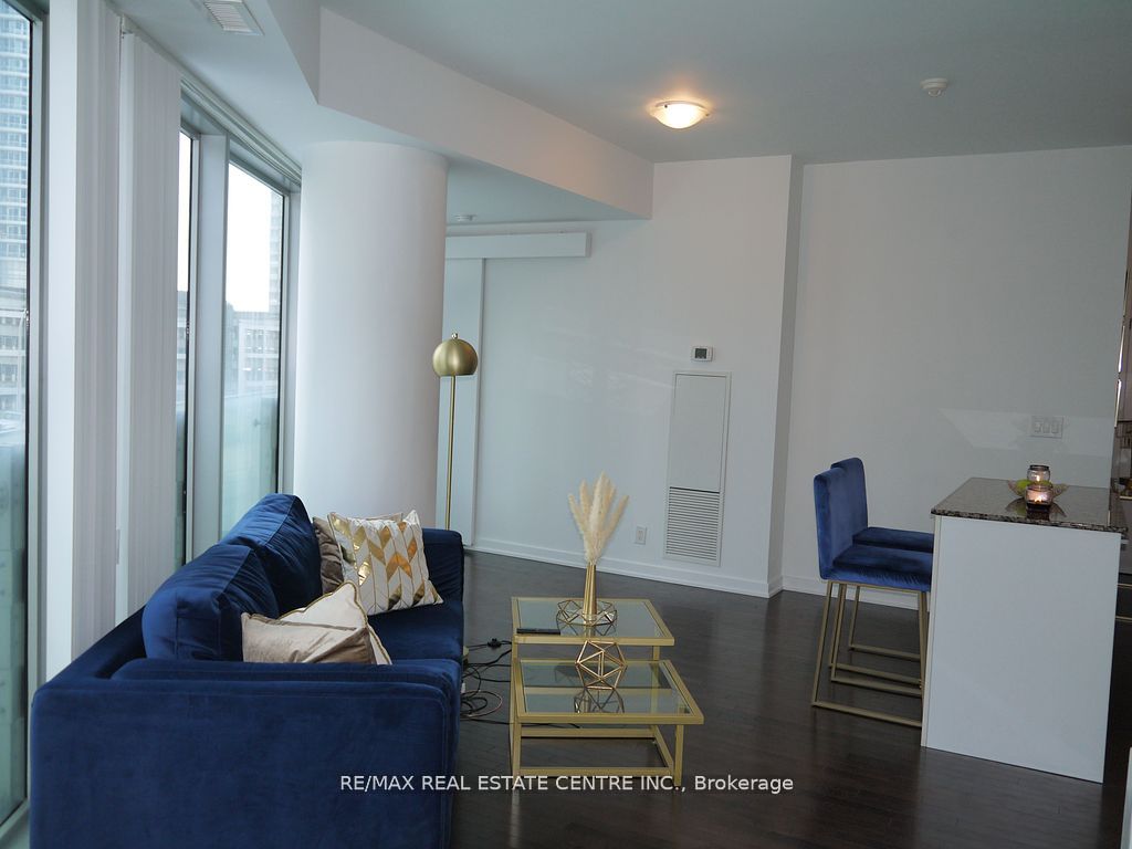 12 York St, #302