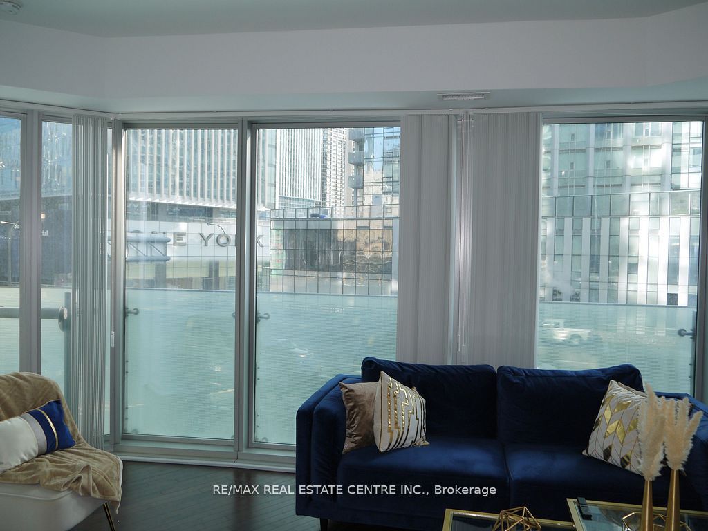 12 York St, #302