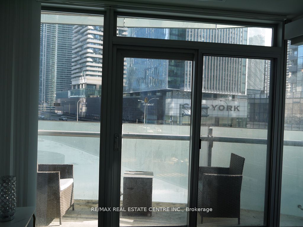 12 York St, #302