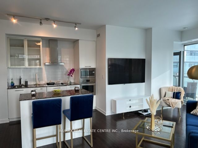 12 York St, #302