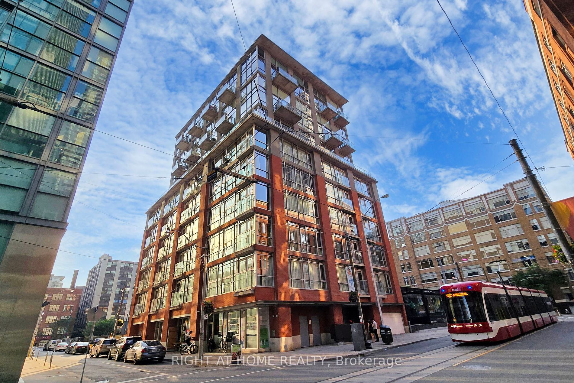 36 Charlotte St, #405