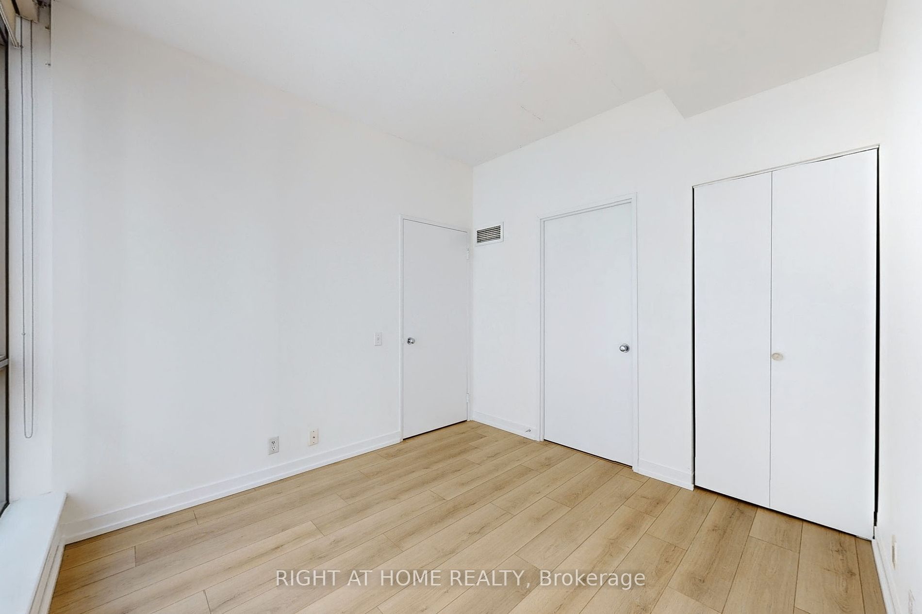 36 Charlotte St, #405