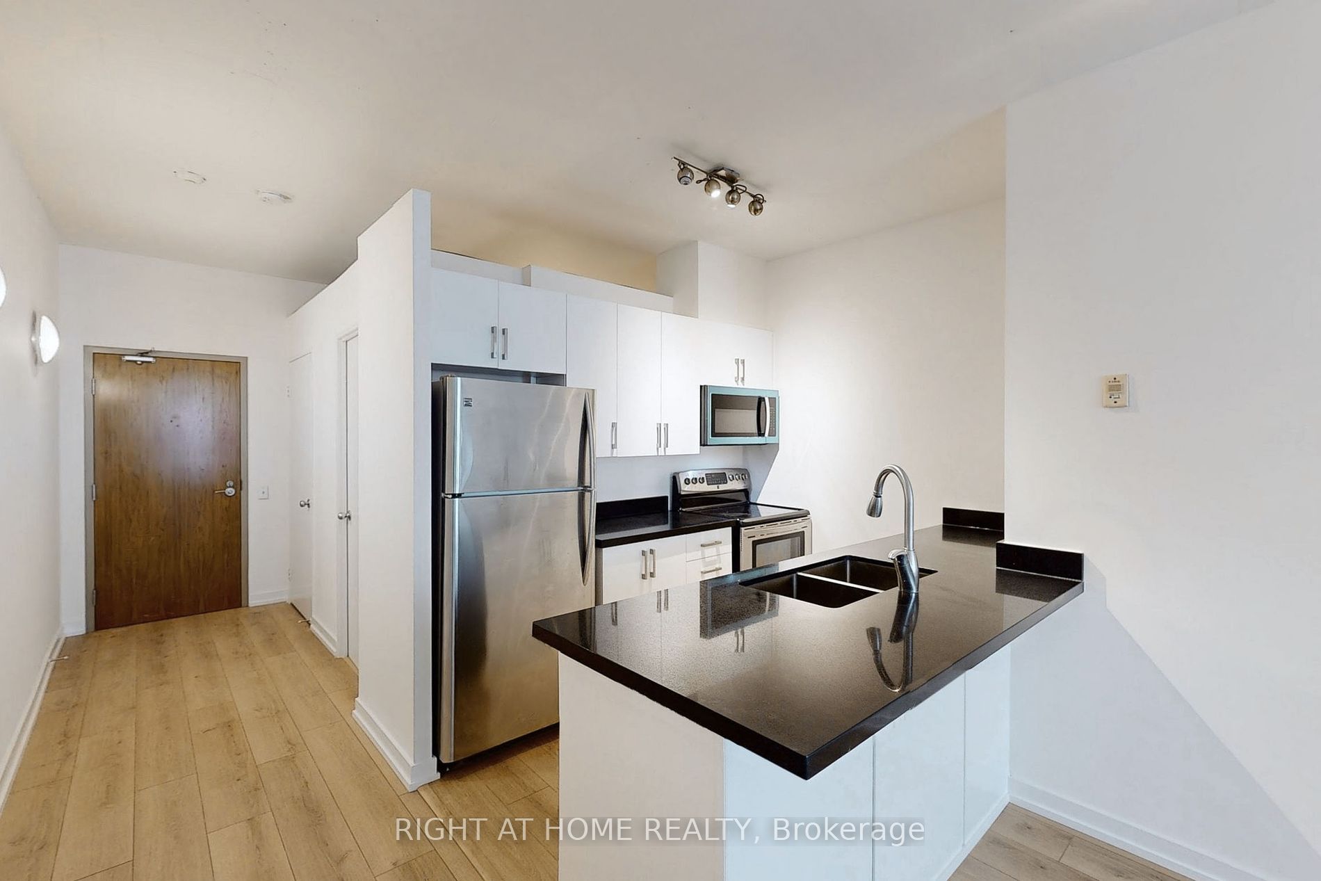 36 Charlotte St, #405