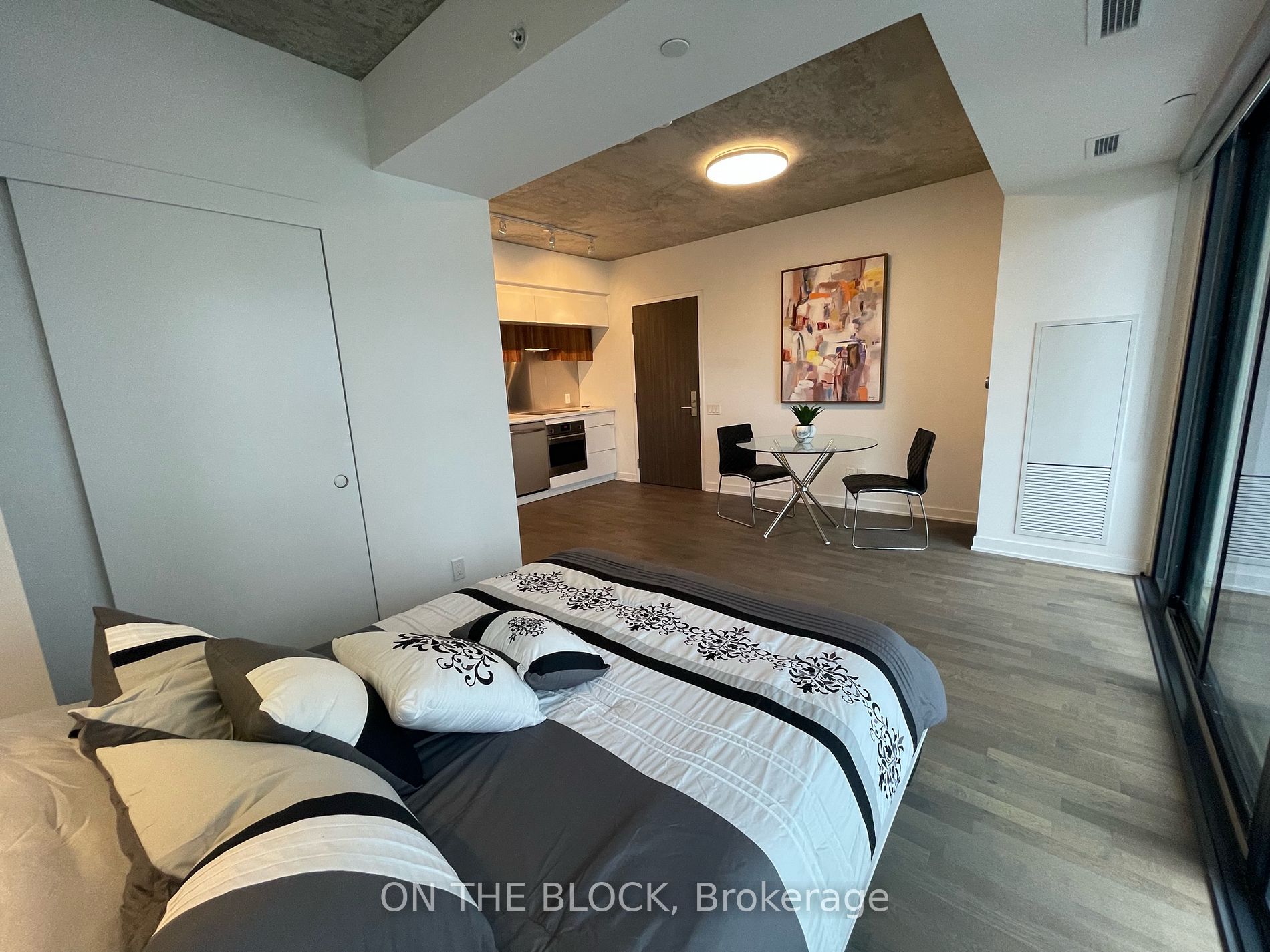 185 Roehampton Ave, #509