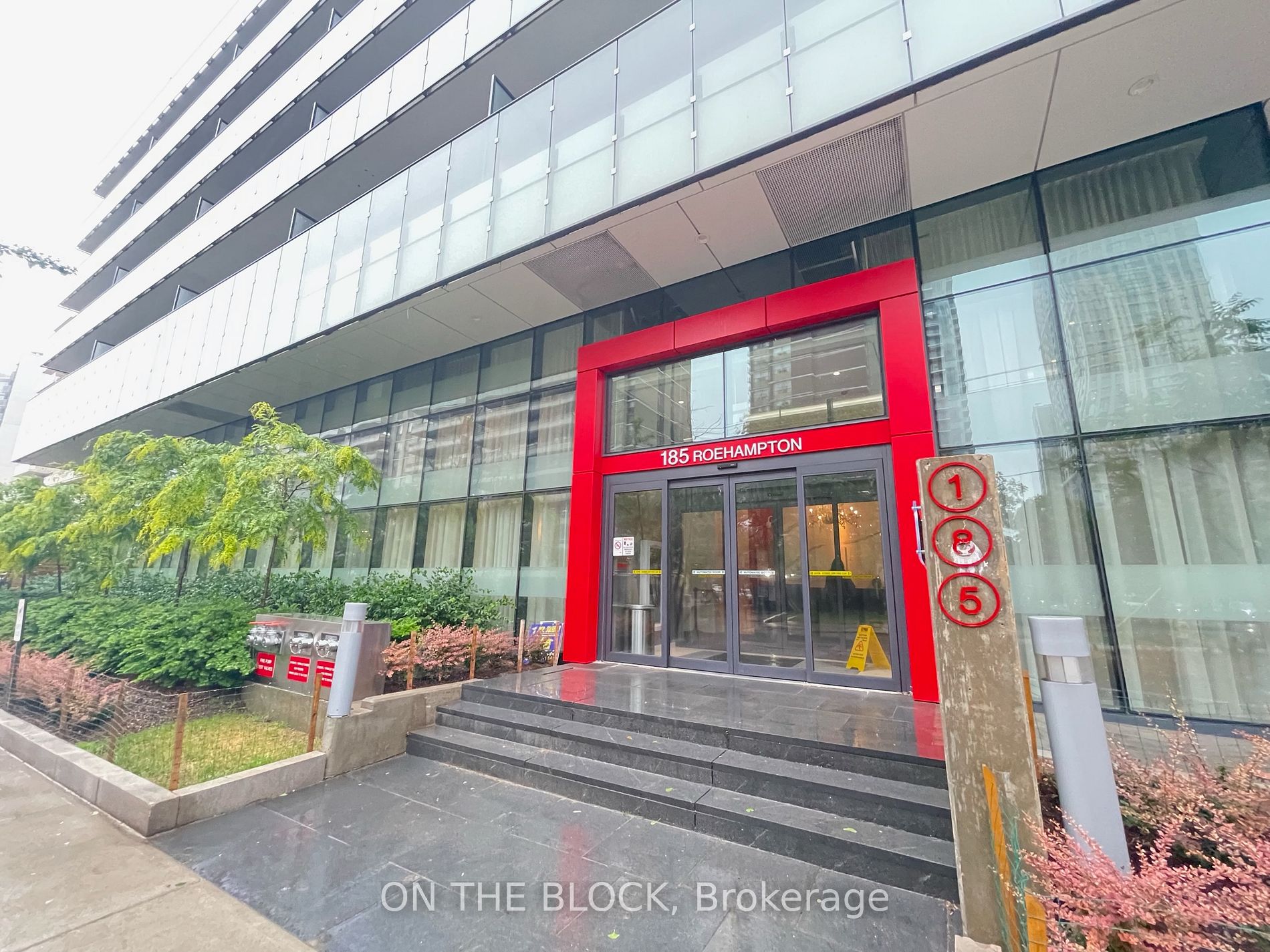 185 Roehampton Ave, #509
