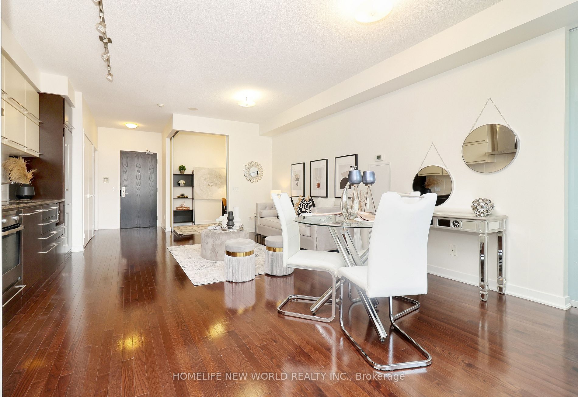 770 Bay St, #1613