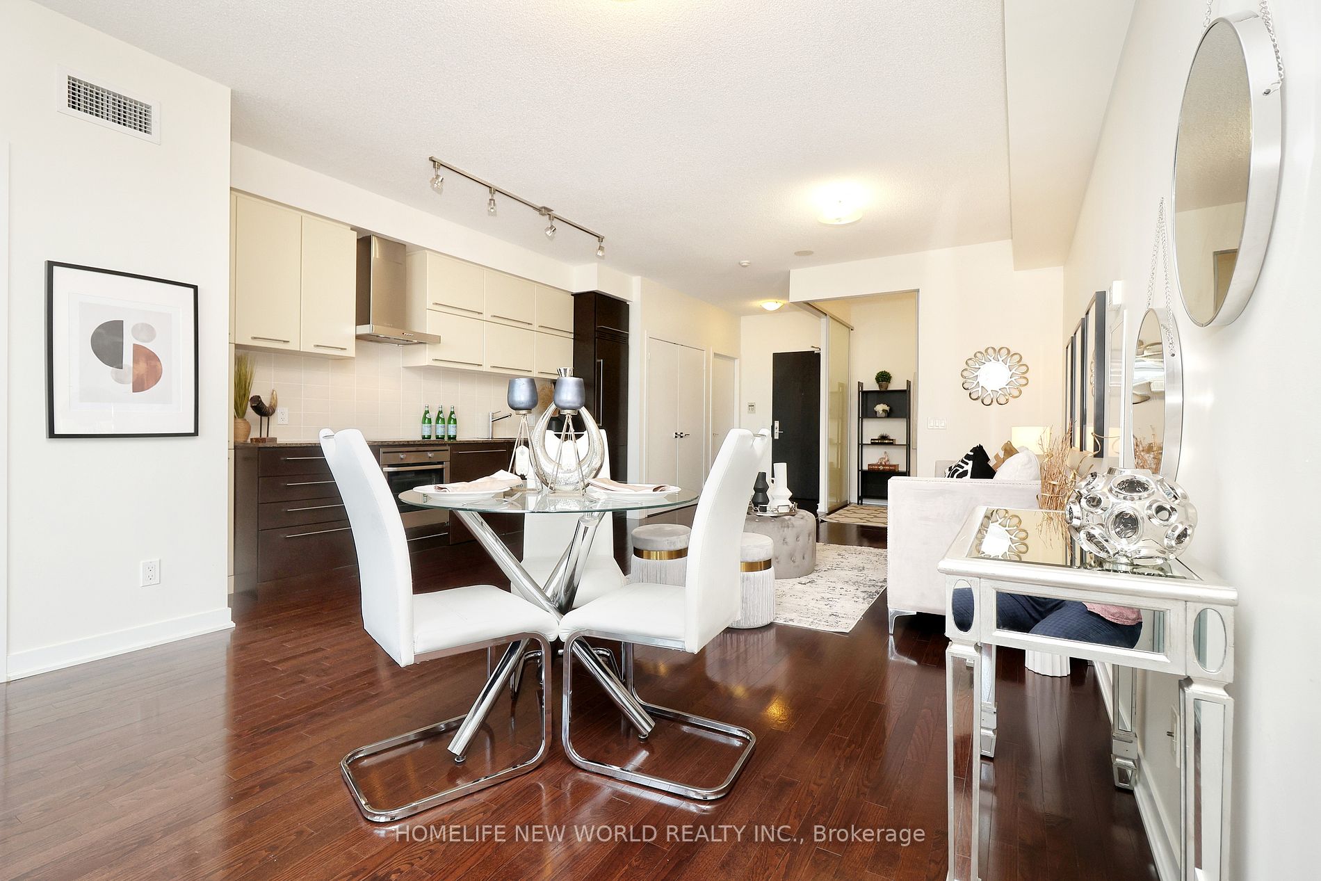 770 Bay St, #1613