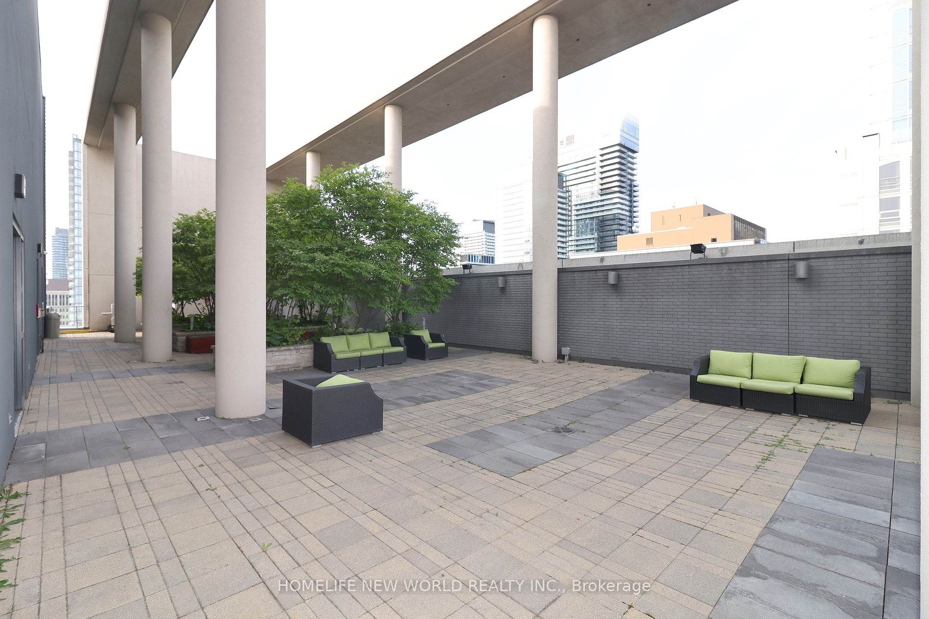770 Bay St, #1613