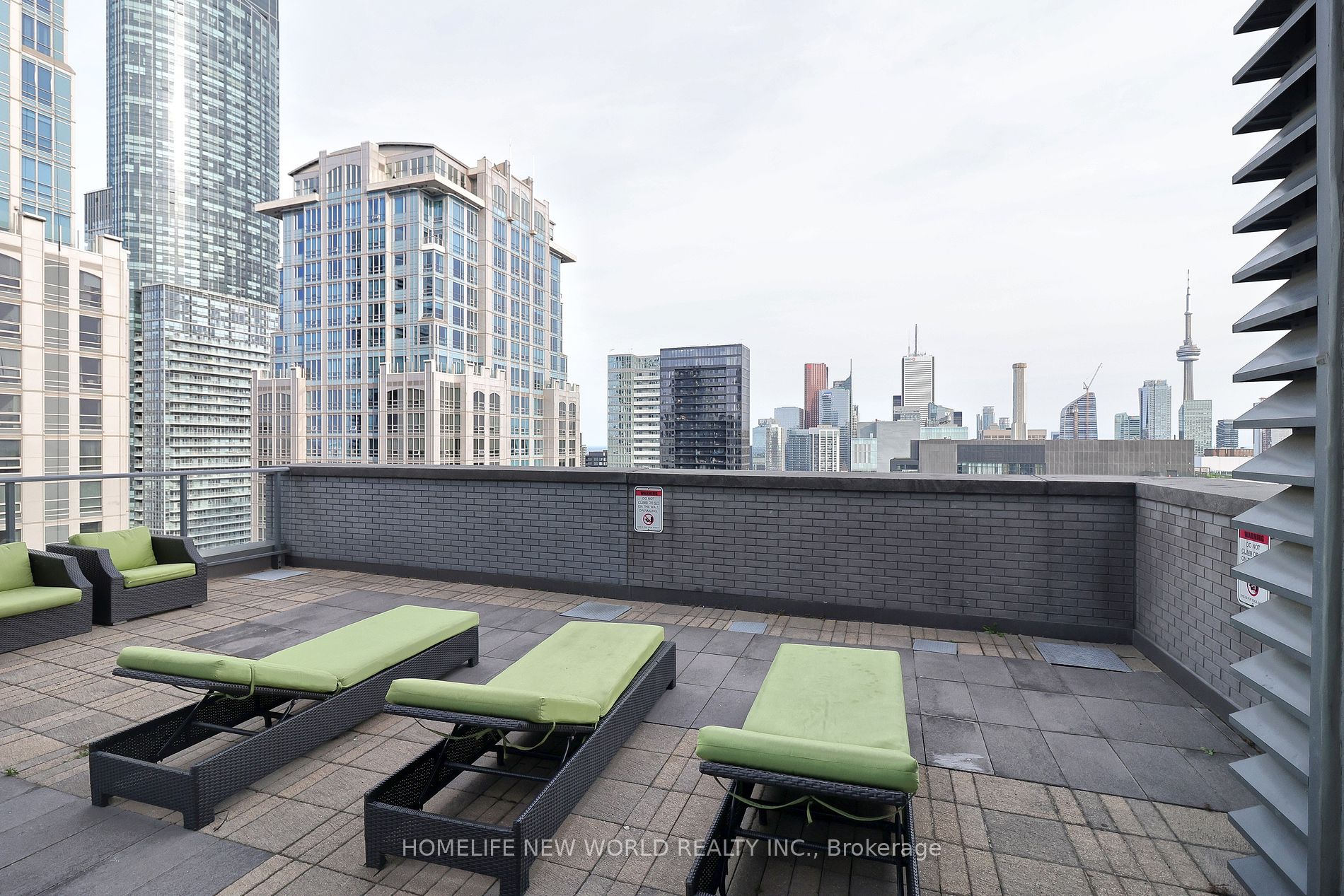 770 Bay St, #1613