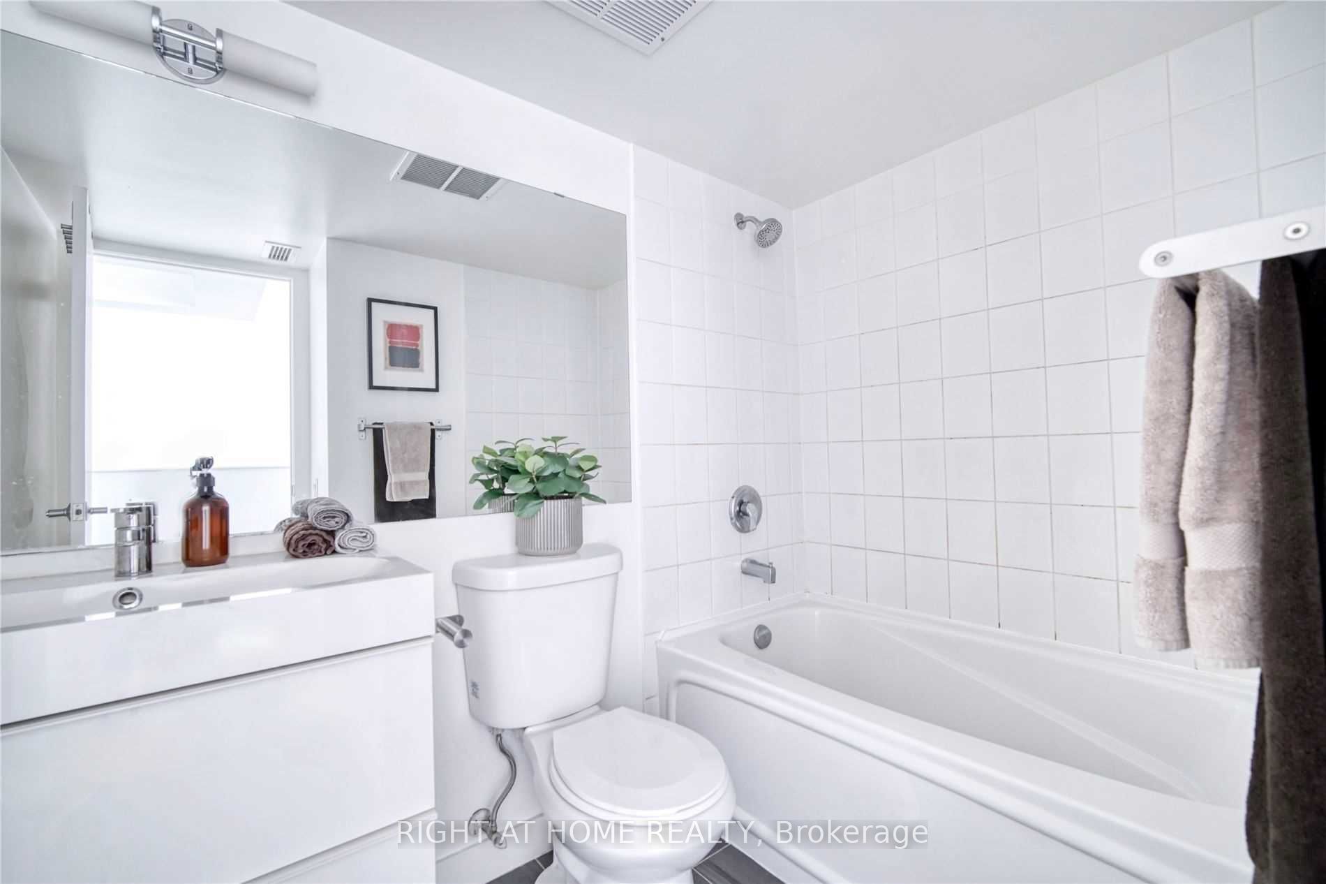 77 Lombard St, #701